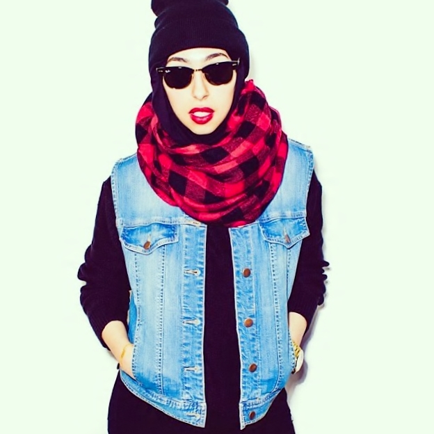 Hijab Style: Stylish with a Black Pashmina  Hijab Fashion 
